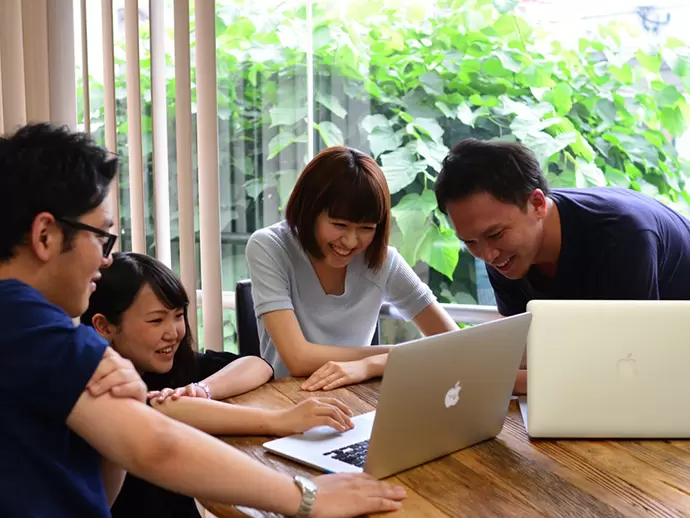 各方面のスペシャリストが集う当社。様々なクリエイティブが生まれる環境です。