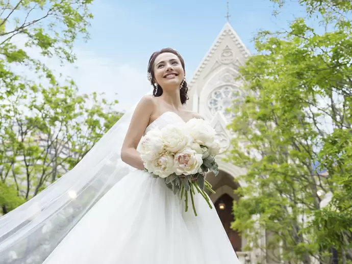 結婚式は、スタッフ全員のチームワークによって支えられています。あなたもその一員として活躍できます！