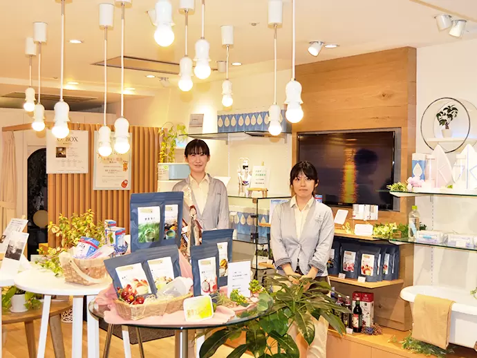 中野ブロードウェイにある本店ではスタッフが笑顔でお待ちしています♪