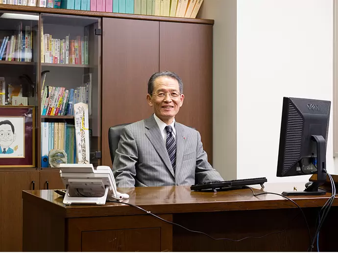 代表・岡　春庭