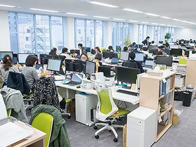 オフィス内はパーテーションがなく、開放感にあふれています。