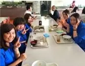 食堂では400円でお腹いっぱいのご飯を食べられます！