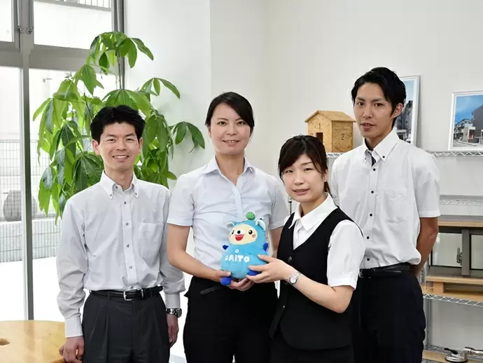 支店の仲間たちです。わからないことや不安なことがあったら、いつでも相談してくださいね。