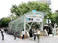 表参道ヒルズが近く、人気のカフェや話題のお店などが並ぶオシャレスポットです！
