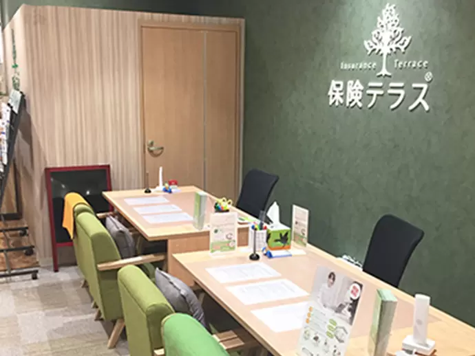 お客様がいつでも気軽に来店できる、行きつけのカフェのような空間をコンセプトにしています。