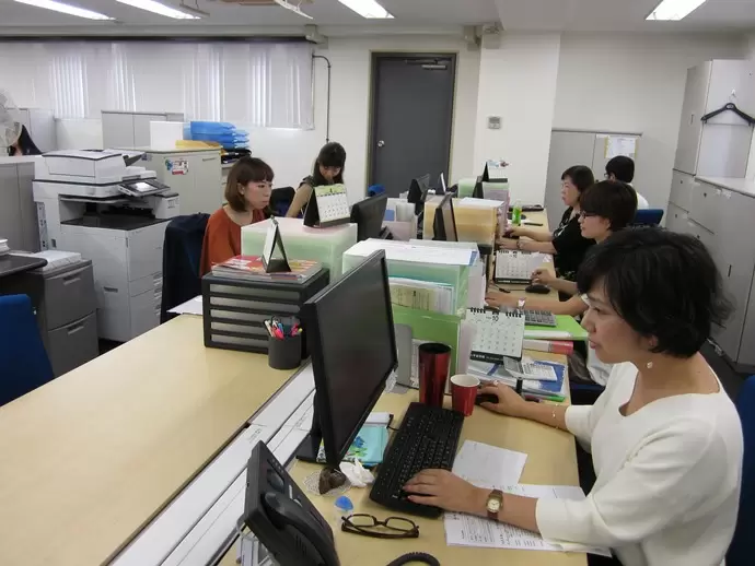 協力しあいながら業務をおこなっていきます！経験豊富な先輩が多いので、1からしっかり教えていきます。