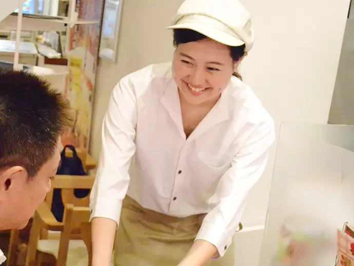 ≪太陽のトマト麺≫20代の女性スタッフが活躍中！明るく賑やかな環境です。