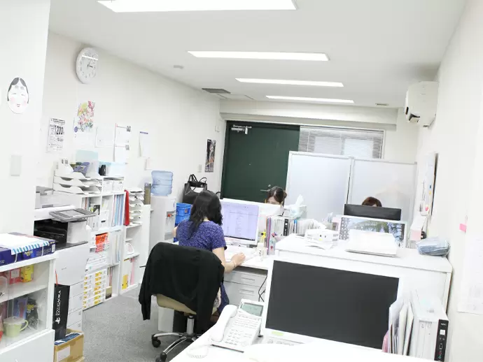 クリニックに併設されているオフィスは清潔感がありとても快適です◎