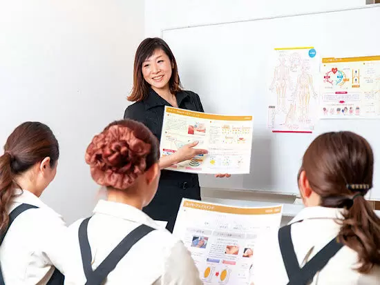 【サロンスタッフ】しっかりイチから学べる研修制度があります。