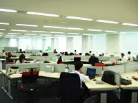 社内にはフリーアドレスシステムを基本とした最新のITインフラが整っています。
