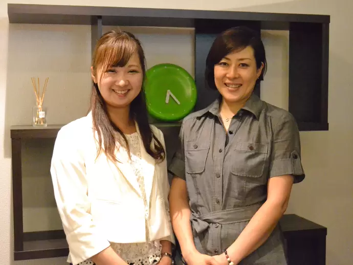 代表の酒井（写真右）も子育て中のワーキングママです！