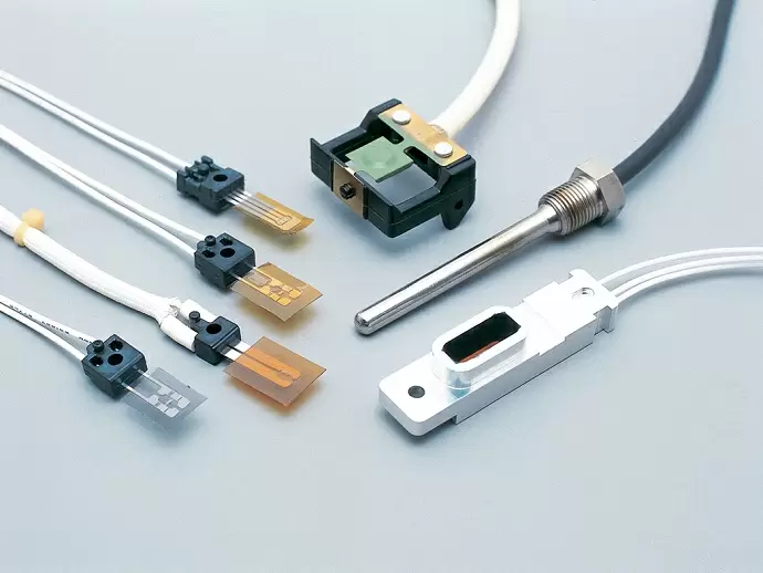 エアコン、冷蔵庫。プリンター、車、体温計などあらゆる製品に当社の電子部品が使用されています。