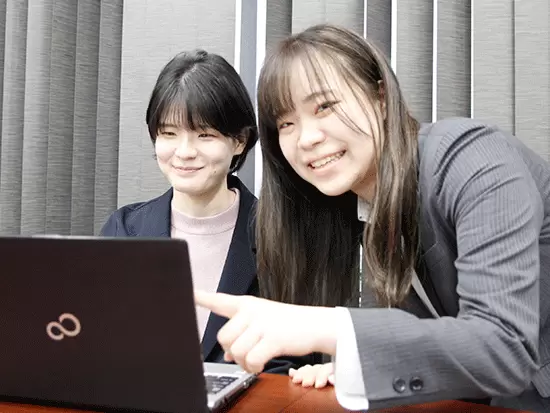 分からない事などは先輩社員へすぐに相談して頼ってください。
