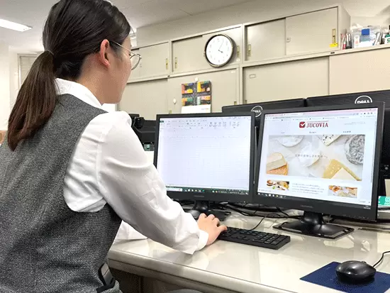 事務所の雰囲気は落ち着いていて、自分のペースで集中して業務を進められます！