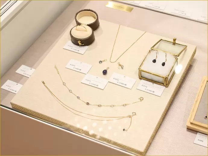 素材こだわった、シンプルで洗練された 18金ジュエリーもお取り扱いしています。