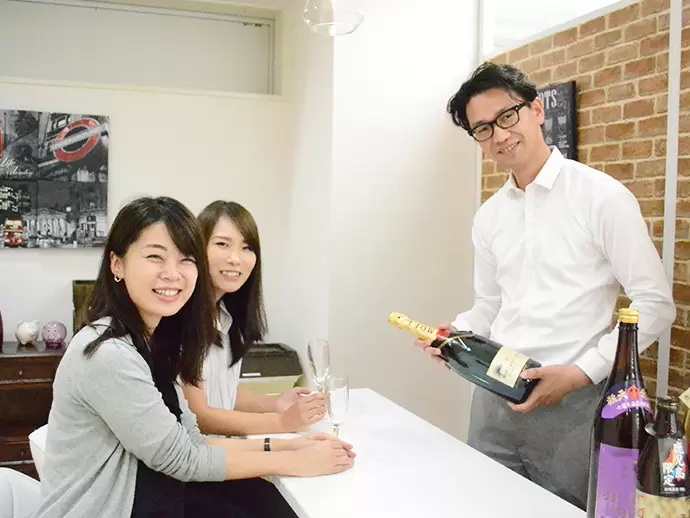 社内にはバーカウンター！社員の憩いの場です。