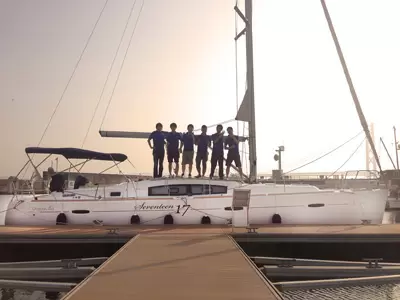 代表の円山所有の船で1泊2日の船旅行実施♪