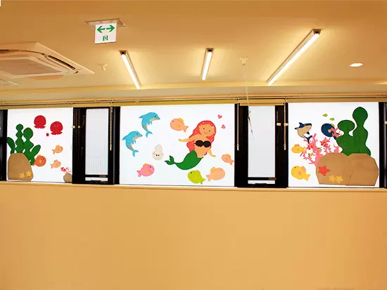 夏祭りを実施したときは、園内の飾り付けをみんなで行いました♪