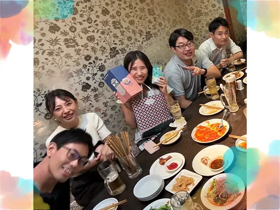 食事会での一コマ♪若手メンバーも多数活躍しています！ご経験・スキルに合わせて考慮しています◎