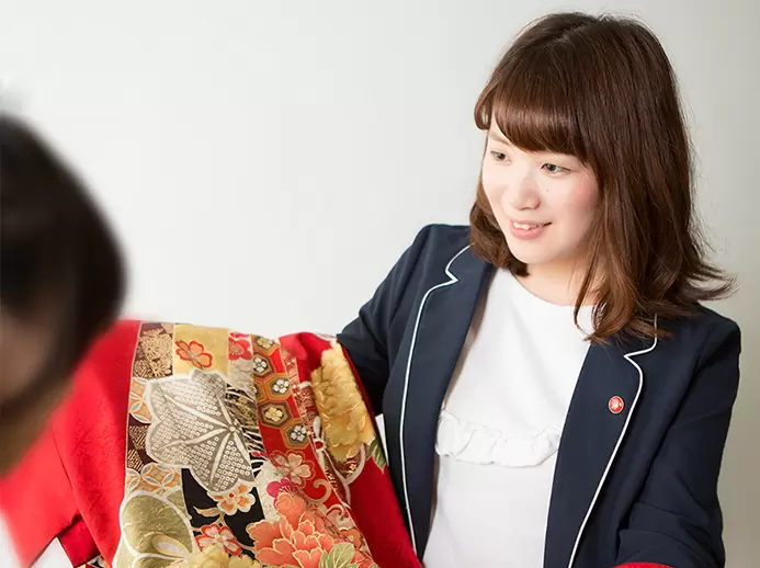 成人式に向け、毎年多くのお客様にご提案させていただいております。