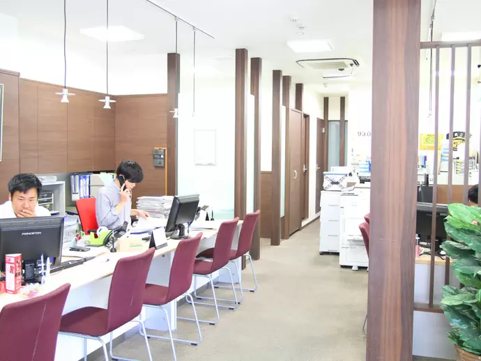 キレイで開放的なオフィス◎お客様だけではなく社員にとっても居心地の良い空間づくりをしています。