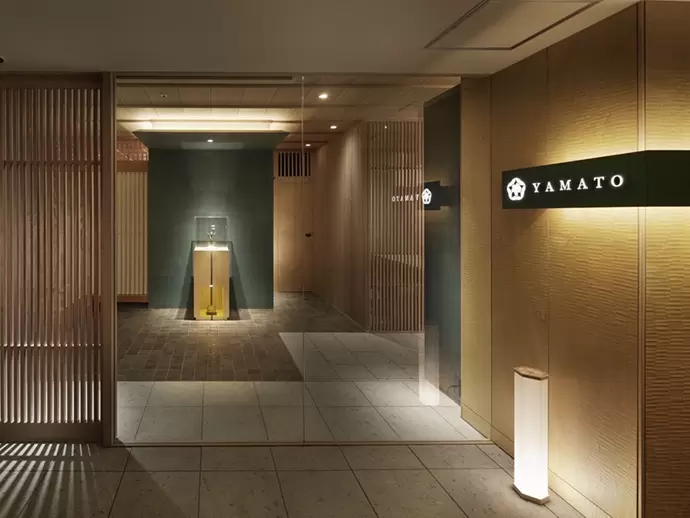 割烹料理店『や満登』の外観:お店にはパーティーや宴会用の個室など、様々なお部屋をご用意しています。