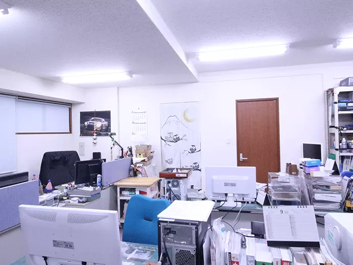 バックヤードには個人用ロッカールームもあります。