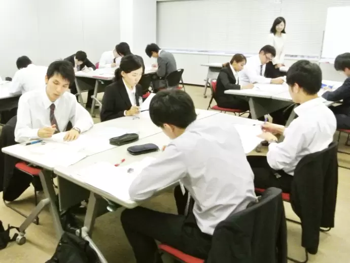 未経験者の方でも本社研修を  予定しているので安心です。