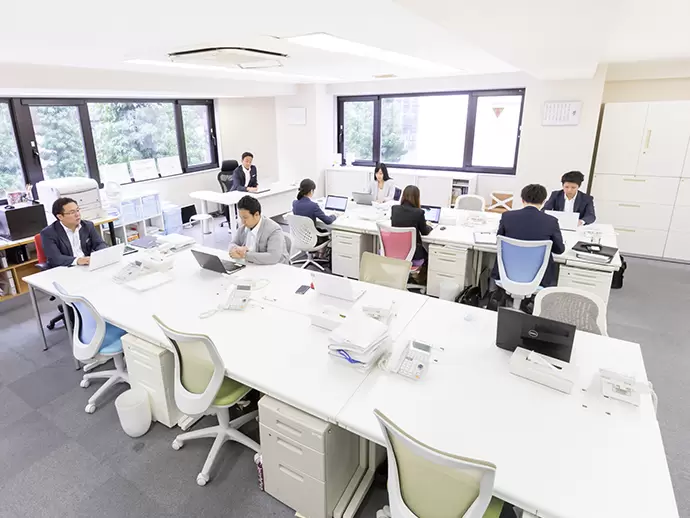 区切りはなく、コミュニケーションの取りやすいオフィスです！