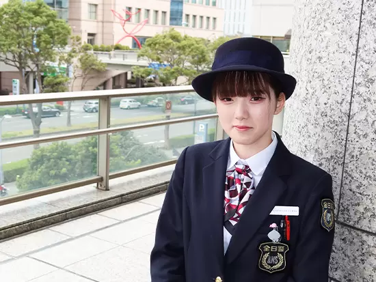 可愛い制服を身にまとい、誰もが憧れる花形ポジションで活躍できます！