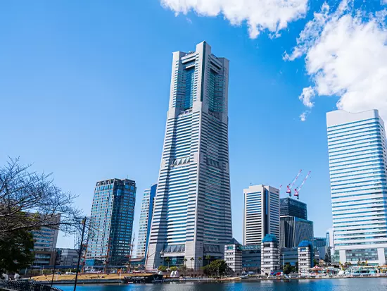 横浜支社のオフィスは、みなとみらいのシンボルとも言えるランドマークタワー内にあります。