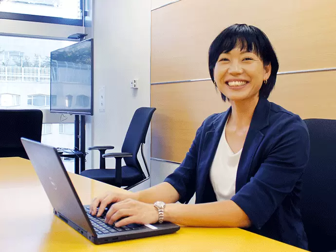 土日祝休みで残業もほとんどないので、プライベートを充実させながら働けます。