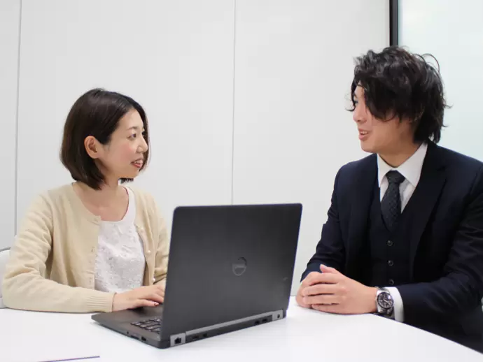 20～30代が主力のメンバー。盛んに意見を交わしながら、組織づくりにも取り組んでいます！