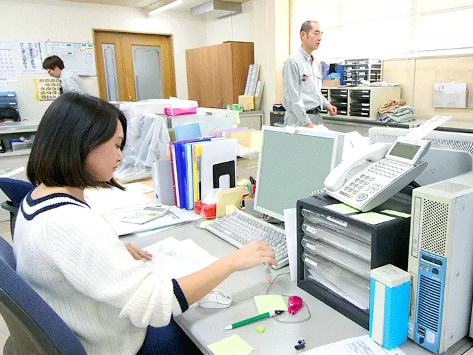 分からないことは何でもすぐに先輩に聞いてくださいね♪優しい先輩が丁寧にお教えします☆