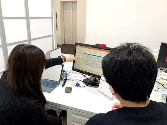 わからないことは何でも聞ける先輩が近くにいます！一緒に学びながら成長していきましょう♪