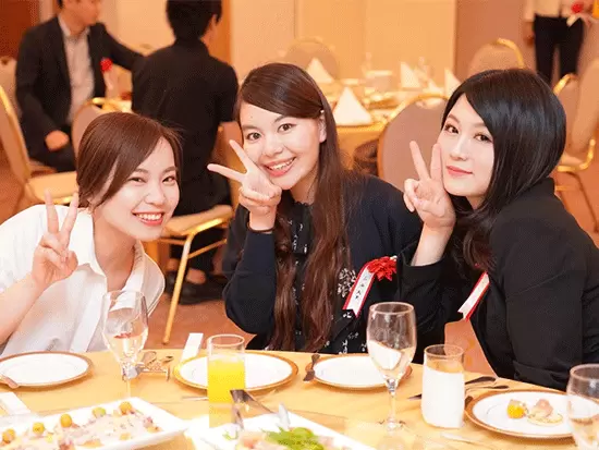 社内表彰式でのひとコマ。一人ひとりの頑張りをきちんと評価しています♪