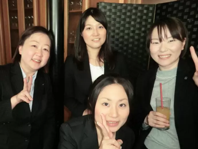 社員同士はとても仲良し！社内行事では先輩・後輩の垣根を超えて盛り上がります。