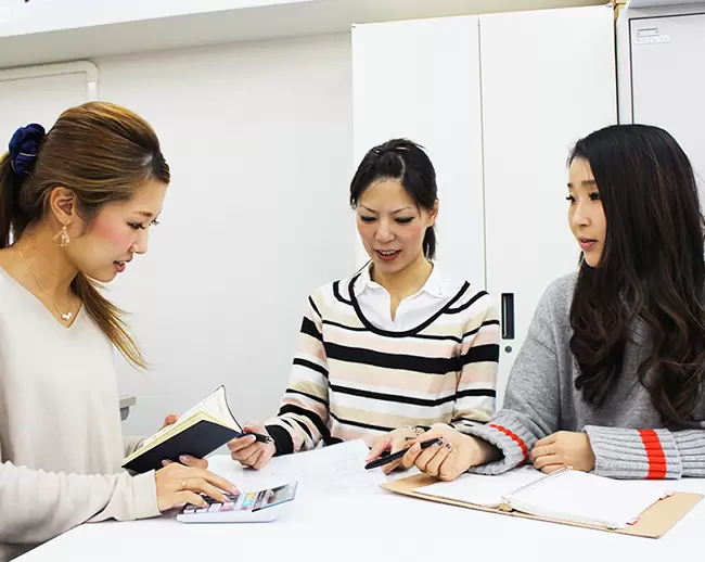 20代が中心となって活躍する当社。社員同士、自然と助け合える和気あいあいとした職場です◎