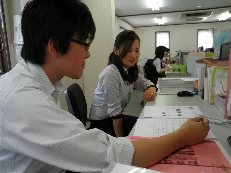 助け合いの精神が根付いている当社。わからないことは何でも聞いてくださいね☆