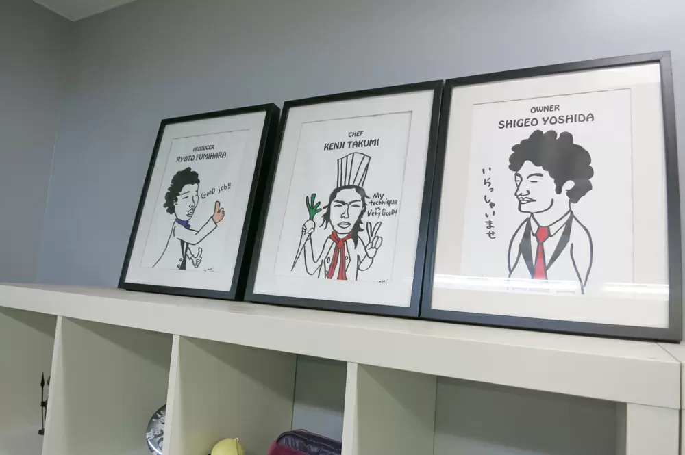 社内には、メンバーの似顔絵も！誰が誰か当ててください！