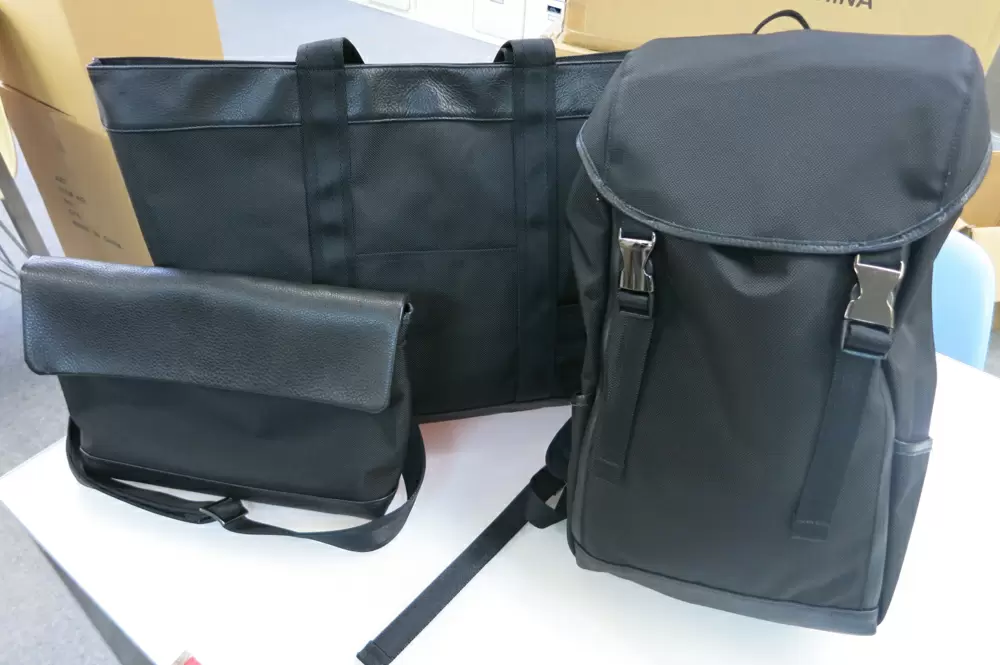 事務所にはサンプル品も多くあります。完成品の仕上がりも楽しみの一つです♪