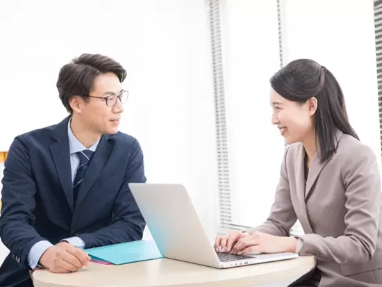 社内外問わず多くの方と関わるお仕事です。コミュニケーション能力が活かせます！