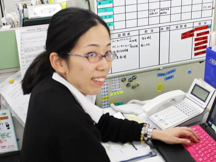 先輩社員が丁寧にお教えするので、事務未経験の方でもぜひご応募下さい！