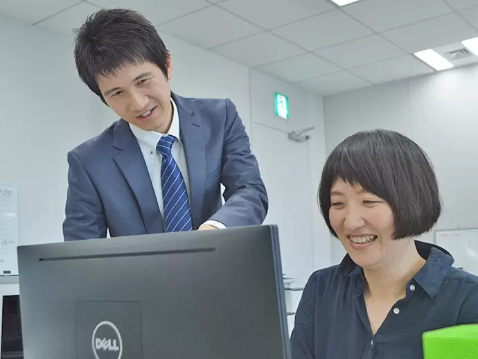 分からないことがあれば、先輩が何でも相談に乗り教えてくれます！