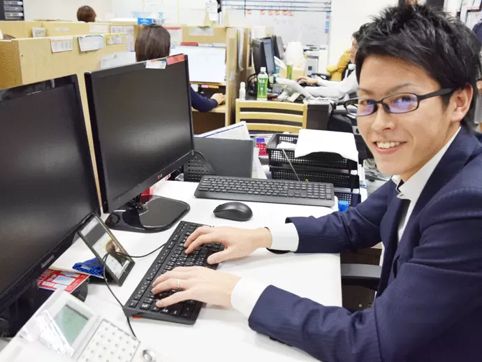 分からないことがあれば、近くの先輩にすぐ聞けるため、不安要素はすぐに解消できます。