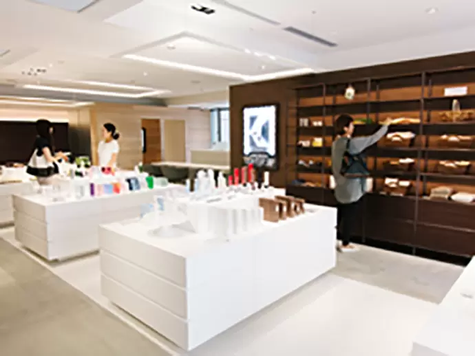 清潔感と高級感をあわせ持つ、スタッフにも人気の店舗です。