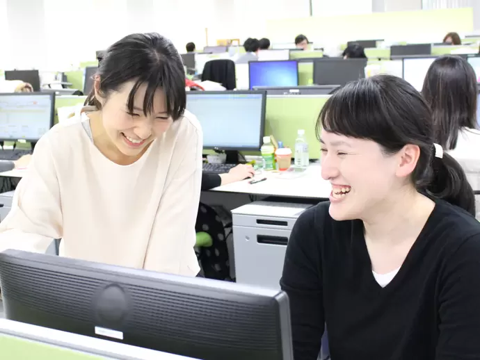 社員同士の距離が近いため、いつでも質問や相談ができるのも魅力です。