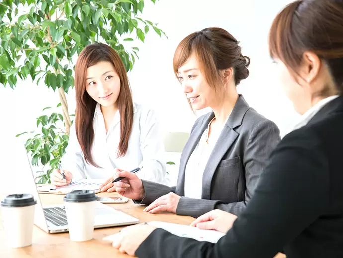 20代～30代が中心となって活躍中。幅広いスキルを身につけておけば、将来的にキャリアの幅が広がりますよ♪