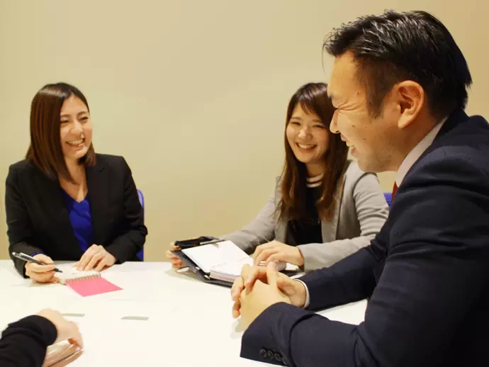女性社員も多く活躍する当社では、年齢や前職関係なく、一人ひとりの頑張りをしっかり評価していきます！