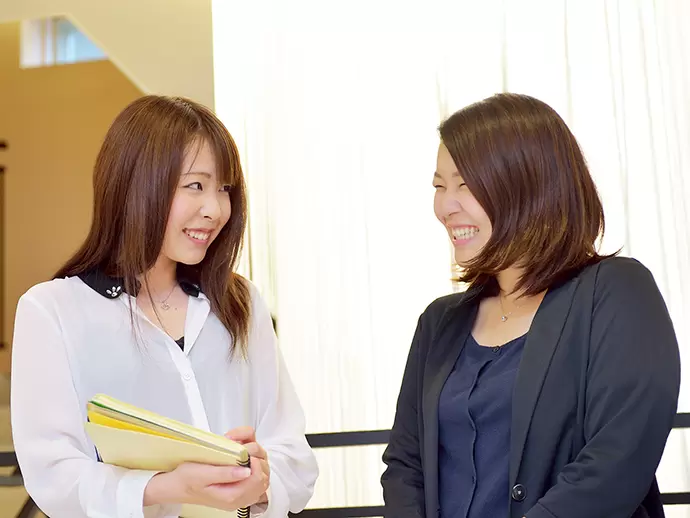 卒業までの数年間、先生と学生の間には深い絆が生まれます♪